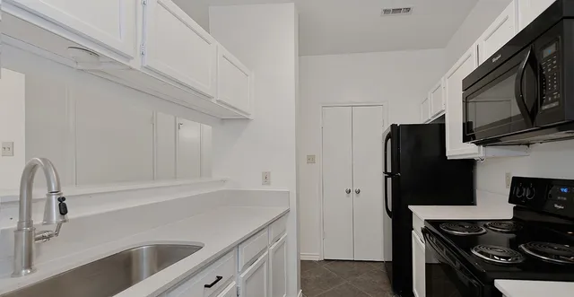 $147,950 | 3500 Tangle Brush Drive, Unit 177, The Woodlands, TX 77381