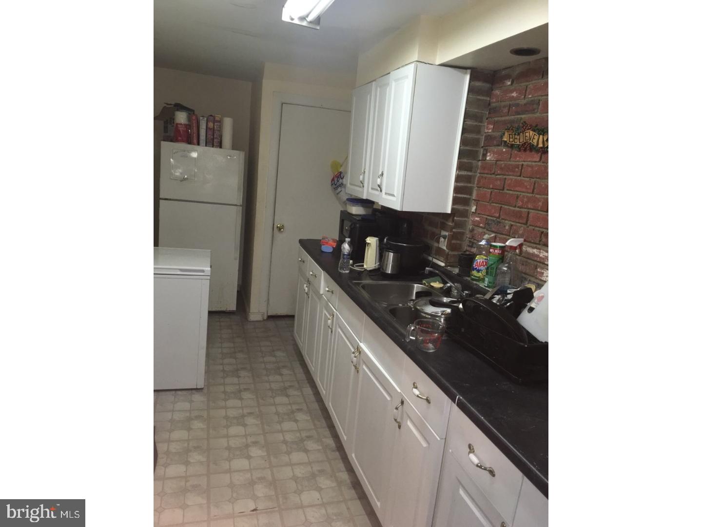 1027 Ironside Road Camden, NJ 08104 - Photo 8 of 10 Kitchen