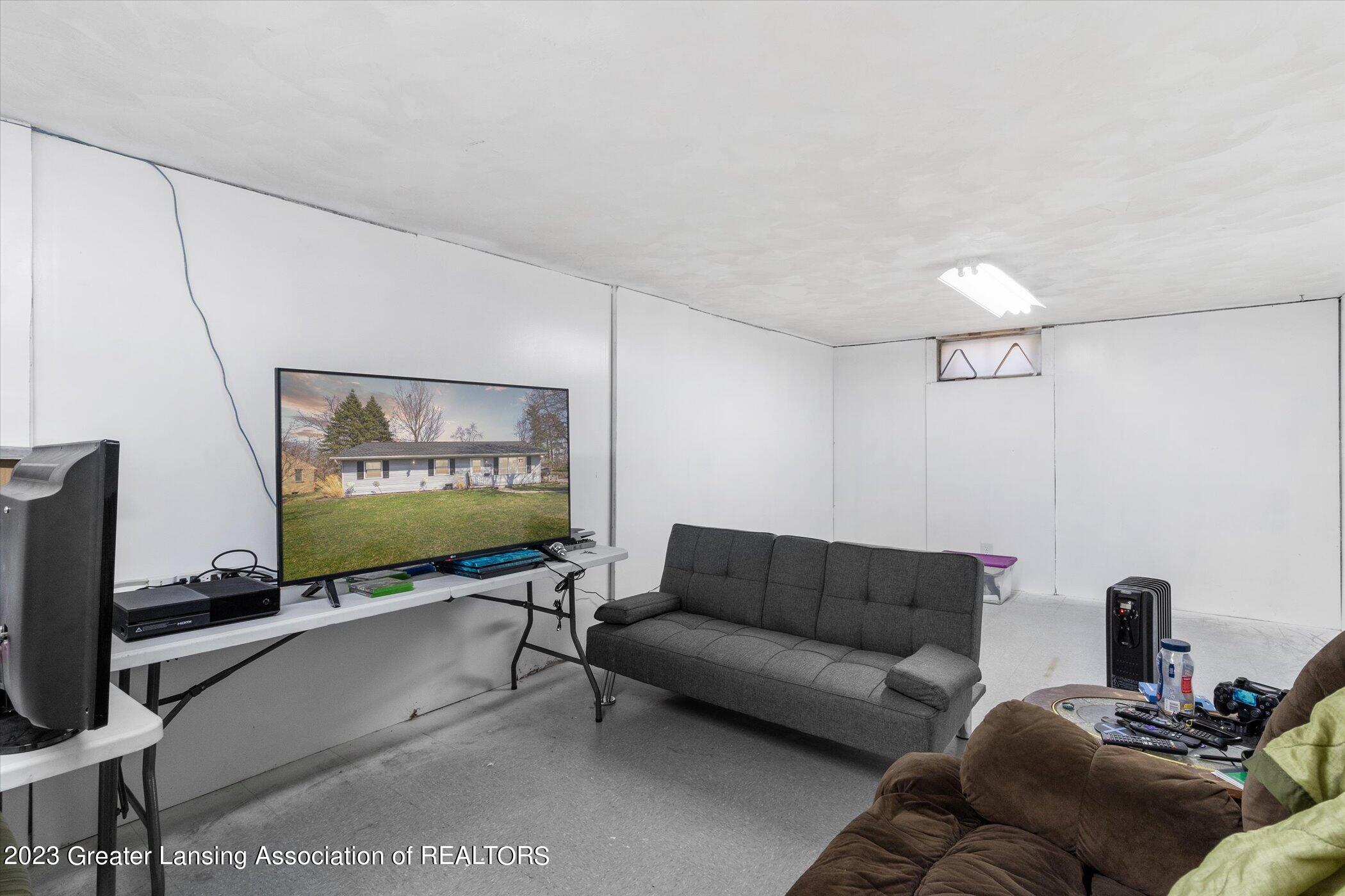 750 Dryer Farm Road Lansing, MI 48917 - Photo 31 of 43 34-750-Dryer-Farm-Rd-Lansing-MI-48917-Wi