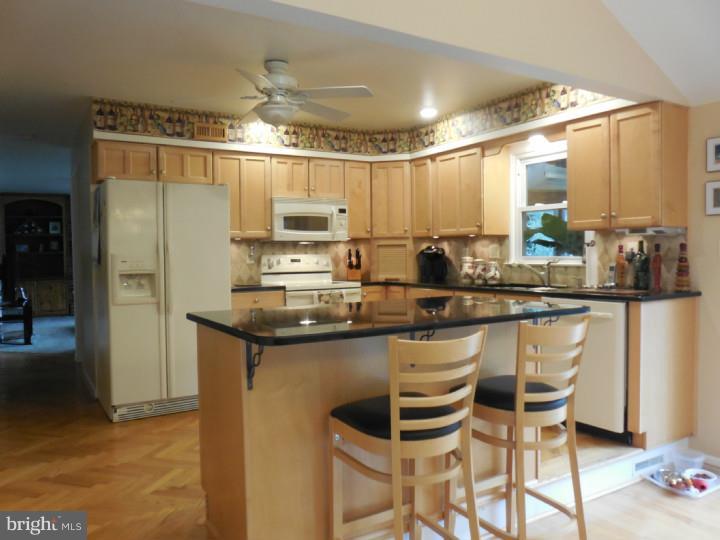 226 Peel Road Langhorne, PA 19047 - Photo 5 of 23