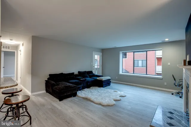 $250,000 | 2711B Sussex Court, Mount Laurel, NJ 08054