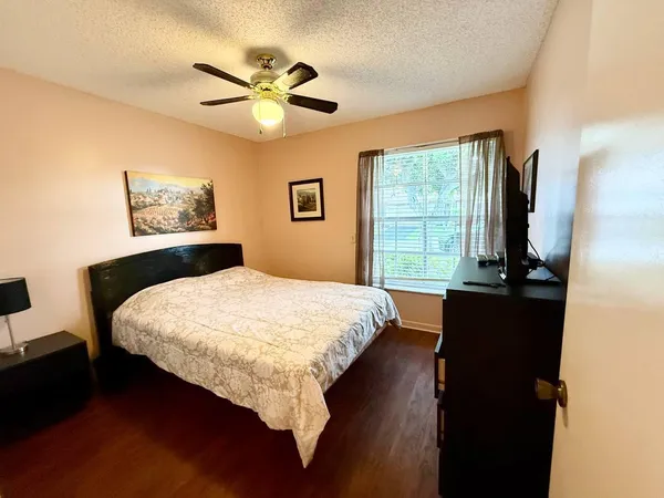 $319,900 | 5496 Viburnum Circle, Delray Beach, FL 33484