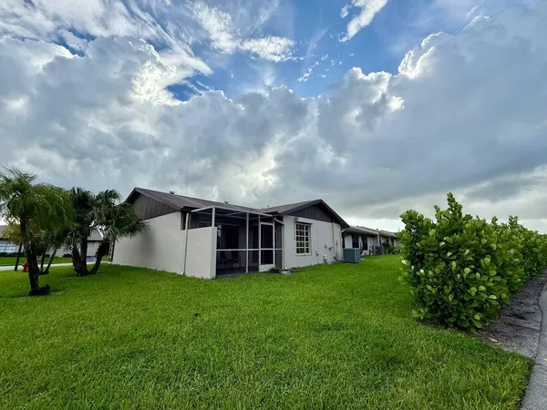 $319,900 | 5496 Viburnum Circle, Delray Beach, FL 33484