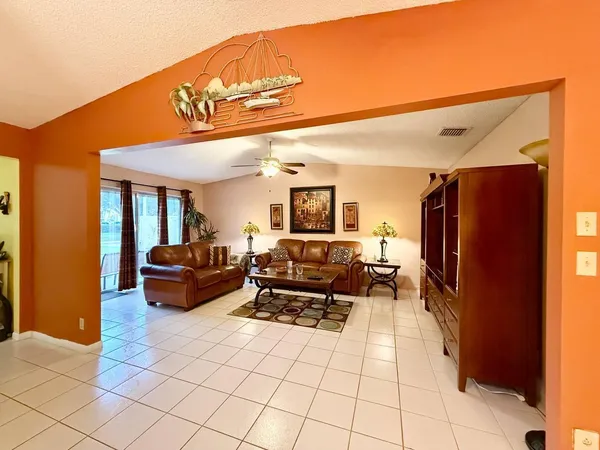 $319,900 | 5496 Viburnum Circle, Delray Beach, FL 33484
