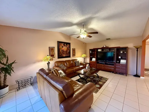 $319,900 | 5496 Viburnum Circle, Delray Beach, FL 33484