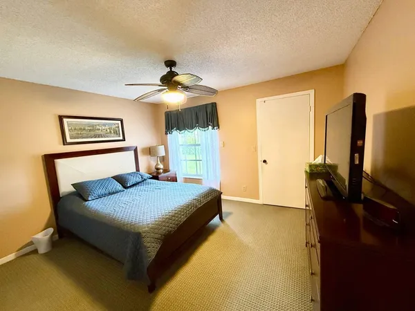 $319,900 | 5496 Viburnum Circle, Delray Beach, FL 33484