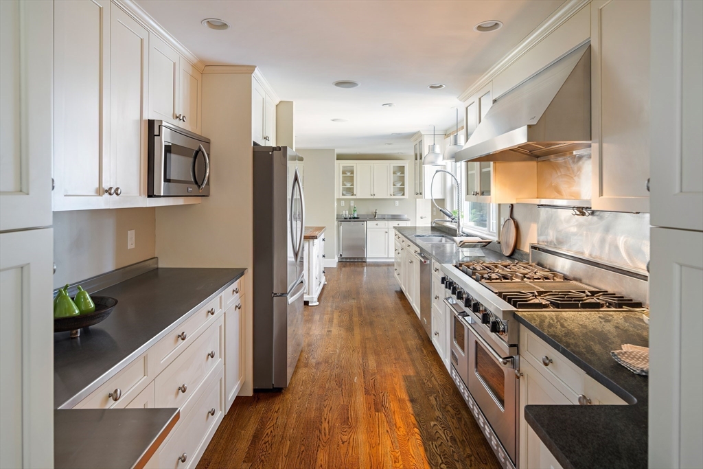 233 Rutledge Road Belmont, MA 02478 - Photo 4 of 27