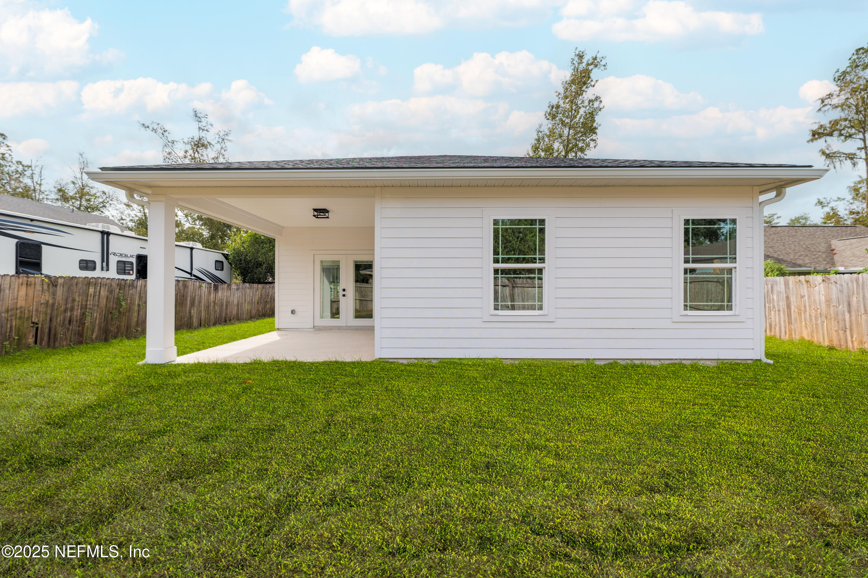 7596 Silver Sands Road Keystone Heights, FL 32656 - Photo 24 of 26 a front view of a house with garden