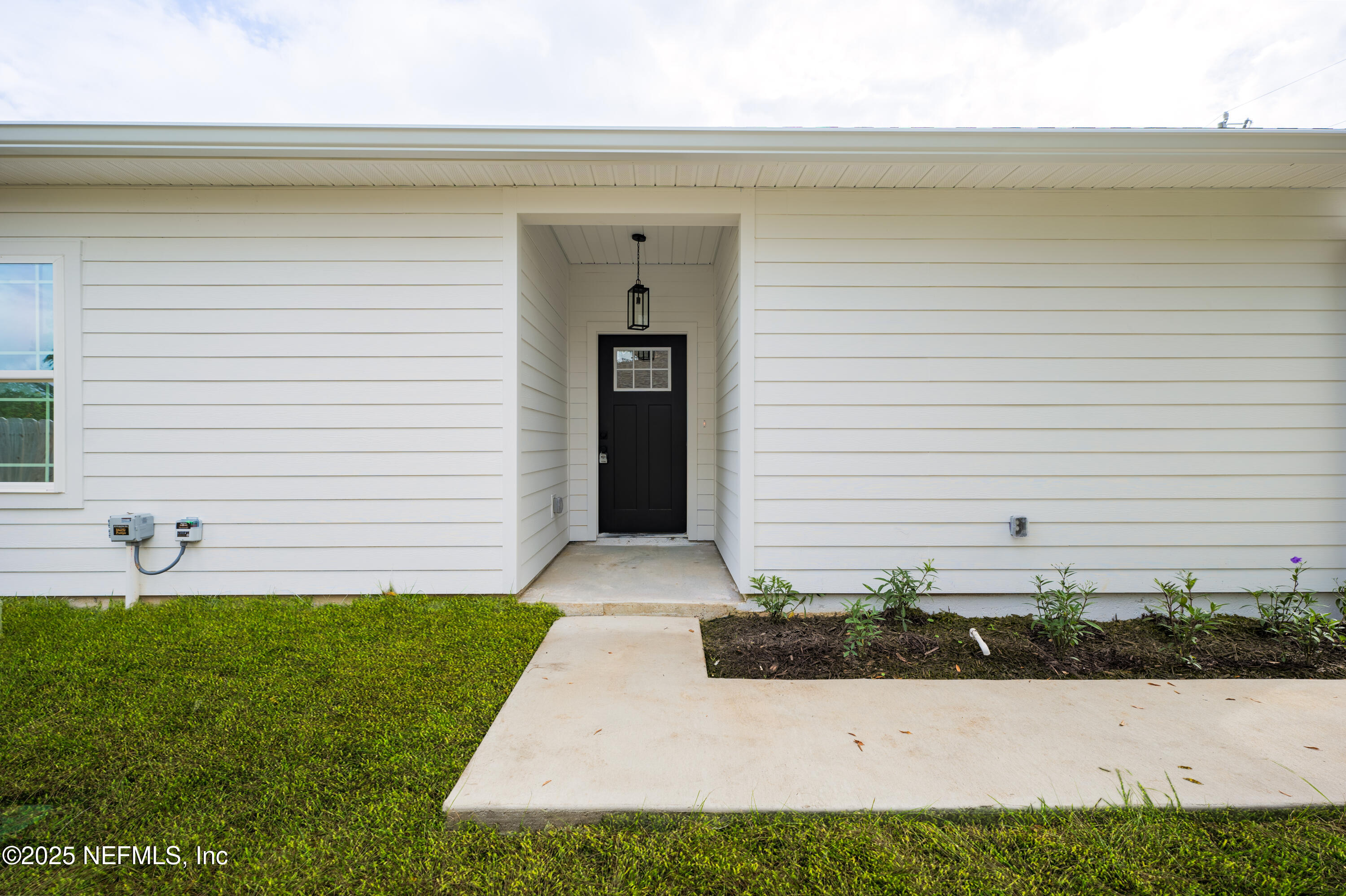 7596 Silver Sands Road Keystone Heights, FL 32656 - Photo 3 of 26 a view of a backyard with potted plants