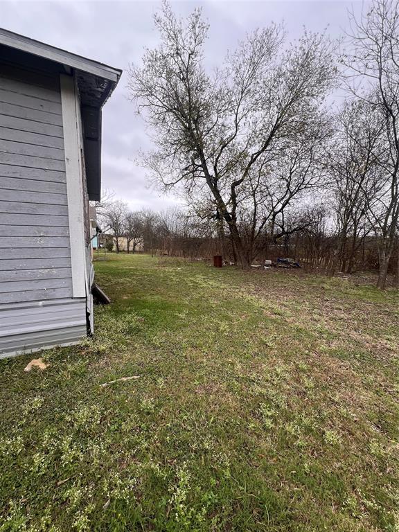 206 Third Street Hillsboro, TX 76645 - Photo 14 of 14 a backyard of a house with lots of green space