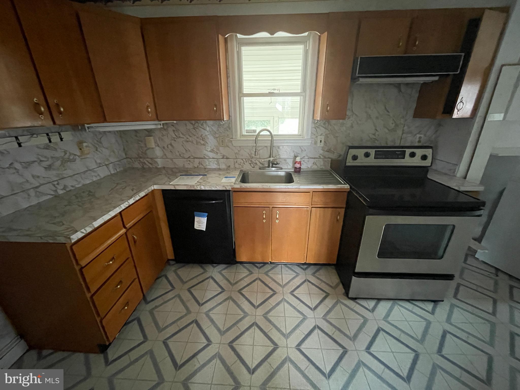 563 Forest View Road Linthicum, MD 21090 - Photo 4 of 19
