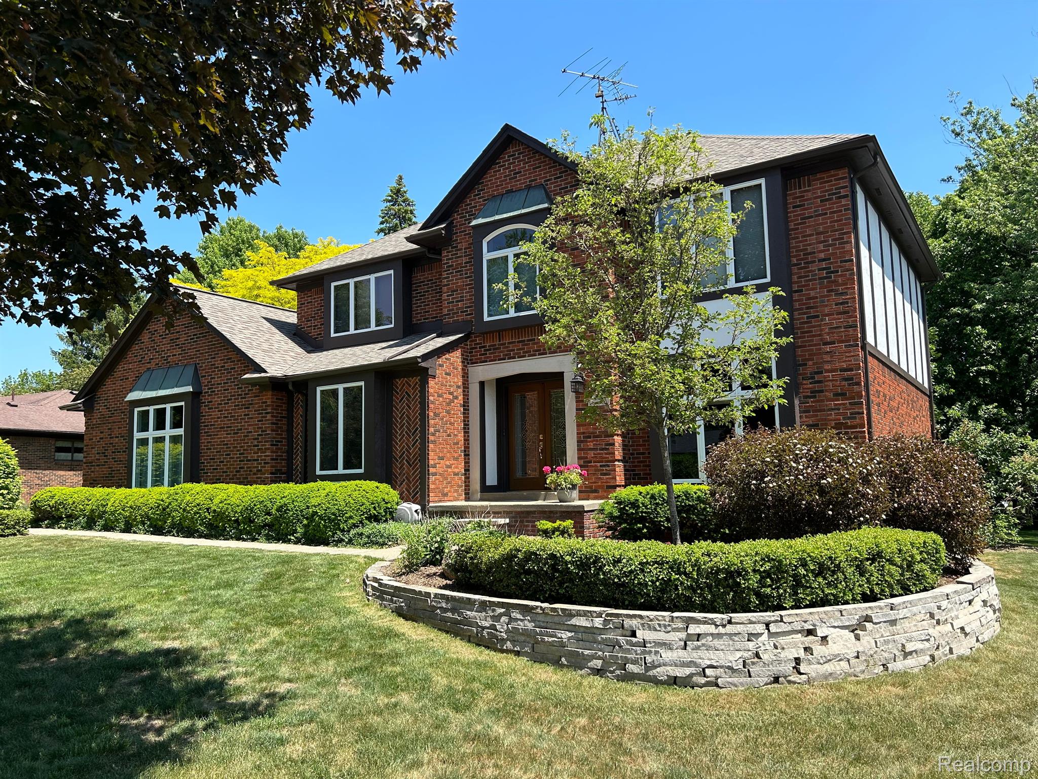 460 Shellbourne Drive Rochester, MI 48309 - Photo 2 of 64 Gallery Image 2