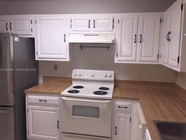 $2,700 | 11527 Southwest 64th Street, Unit F, Miami, FL 33173