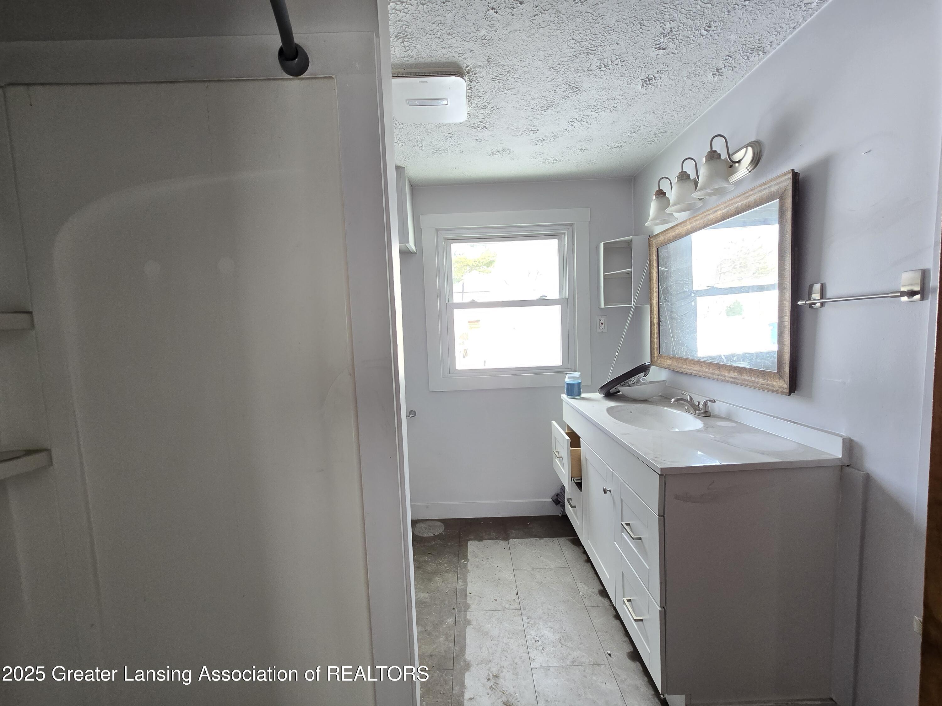 4805 Hughes Road Lansing, MI 48910 - Photo 15 of 19 20250124_122631