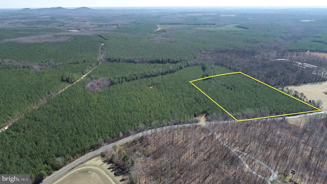 2 B Sanders Creek Road Dillwyn, VA 23936 - Photo 1 of 10 a view of a tennis court