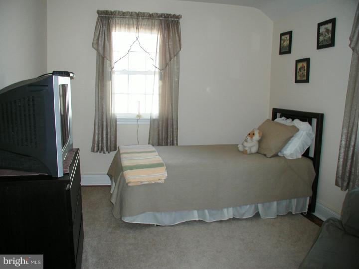 202 Heatherwood Road Havertown, PA 19083 - Photo 17 of 25 Bedroom 3