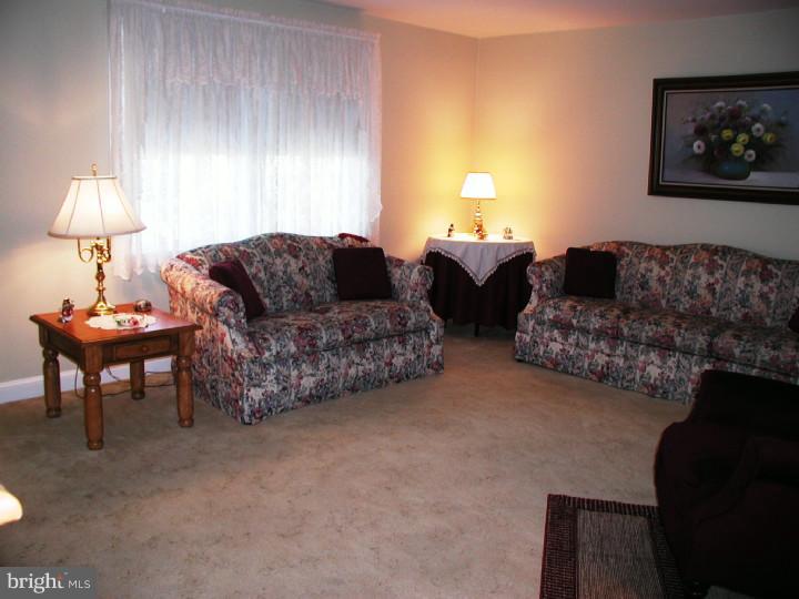202 Heatherwood Road Havertown, PA 19083 - Photo 5 of 25 Living Room