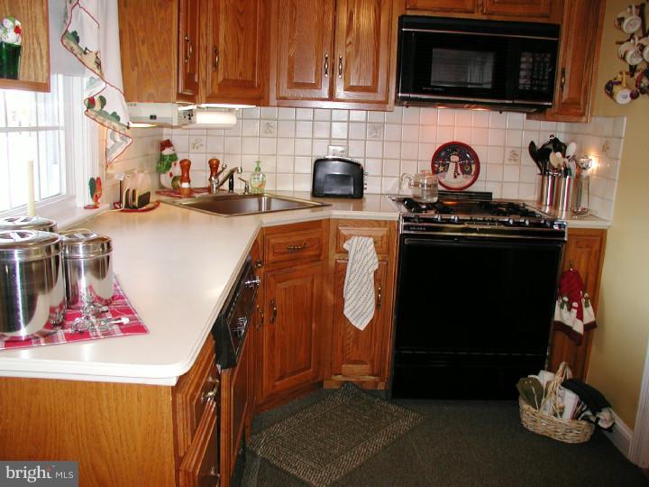 202 Heatherwood Road Havertown, PA 19083 - Photo 9 of 25 Kitchen