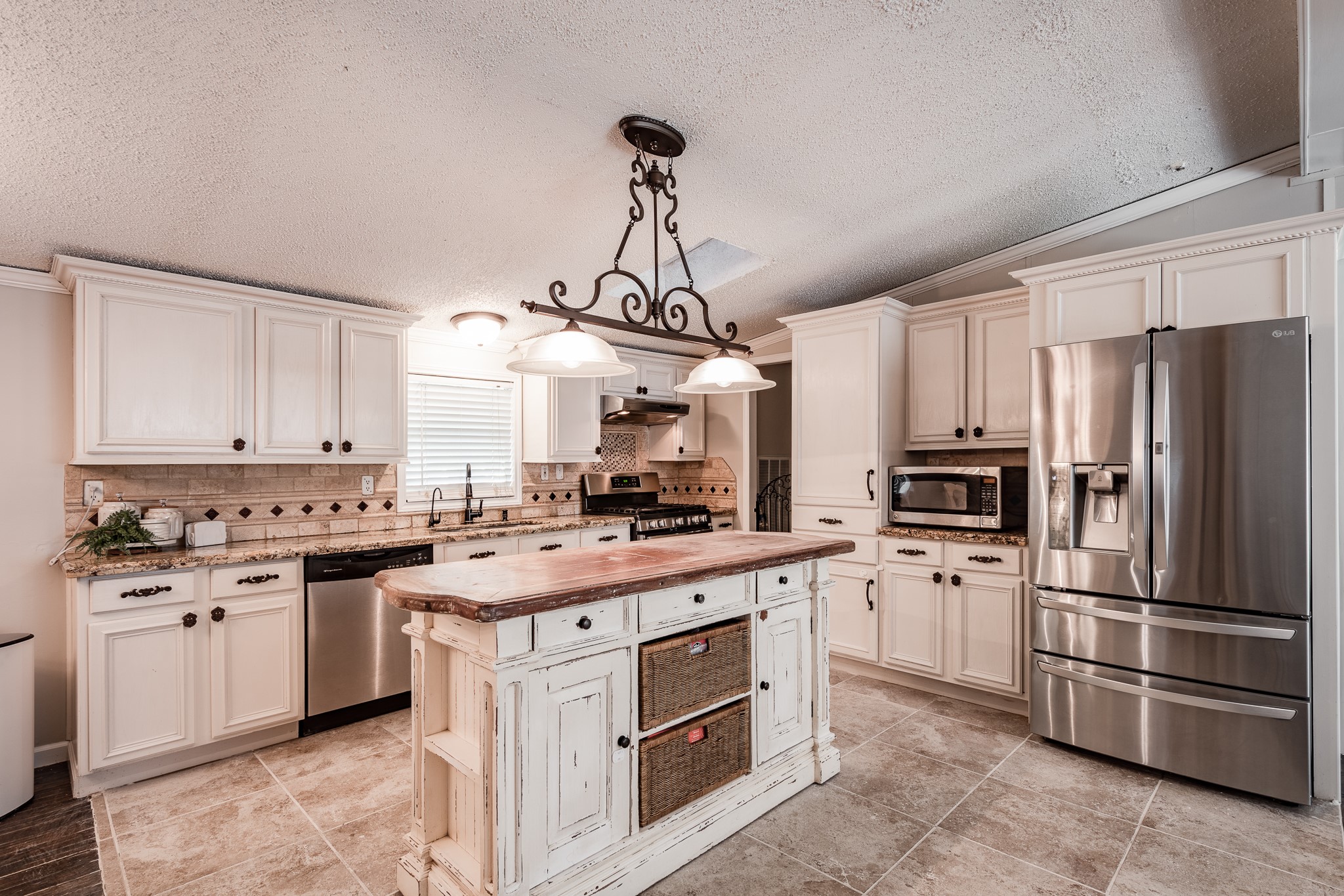 24274 Enloe Road Porter, TX 77365 - Photo 11 of 29 a kitchen with a stove sink and refrigerator