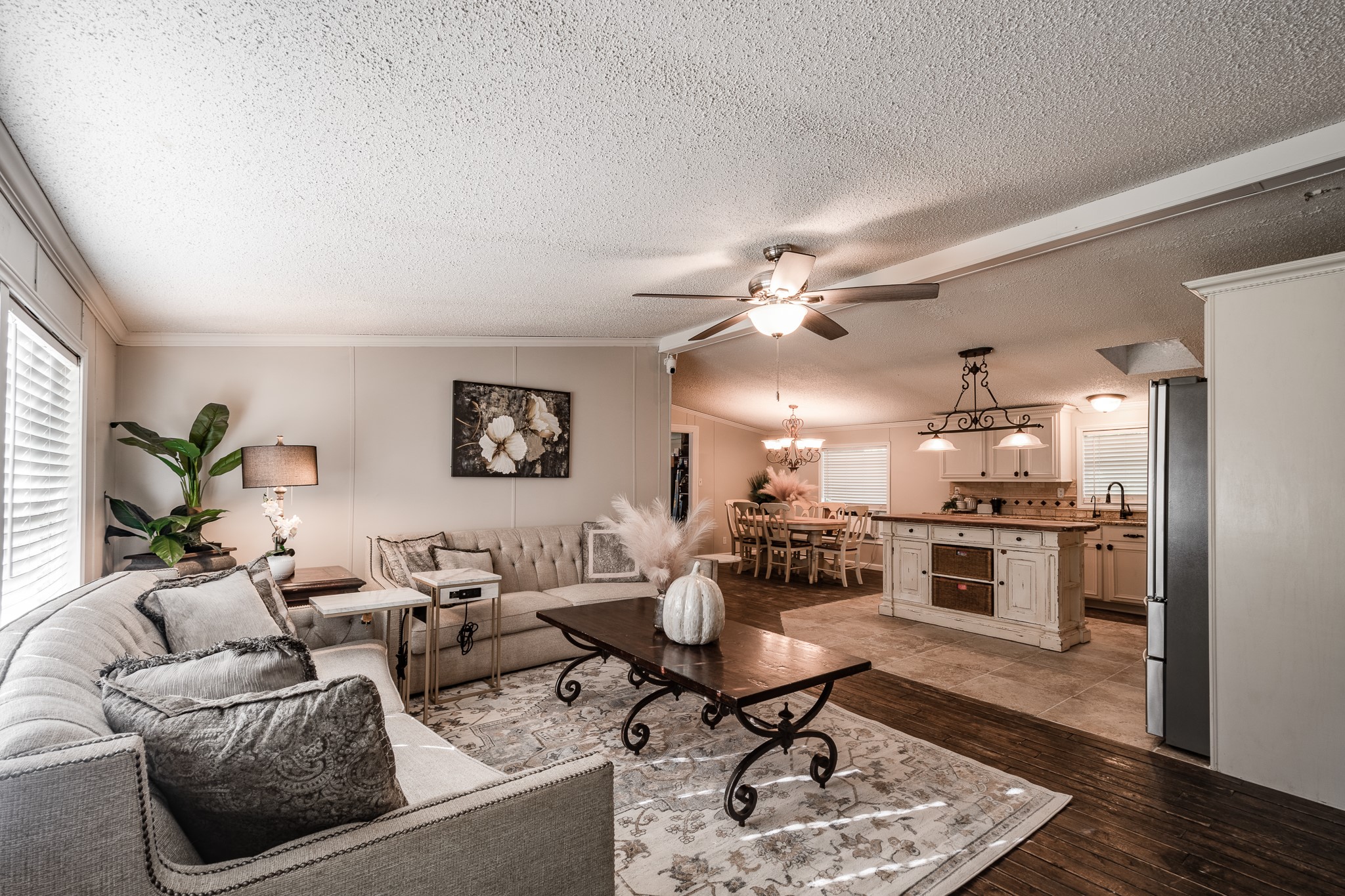 24274 Enloe Road Porter, TX 77365 - Photo 7 of 29 a living room with furniture and kitchen view