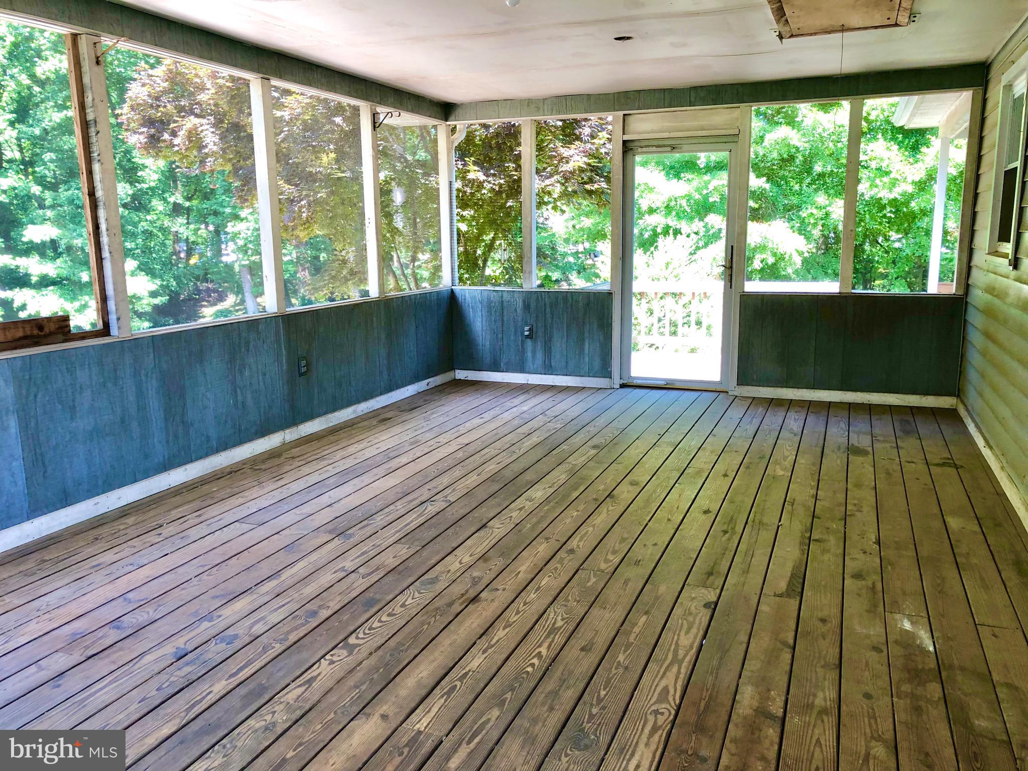 1998 Valley Road Annapolis, MD 21401 - Photo 6 of 31 Screened in porch