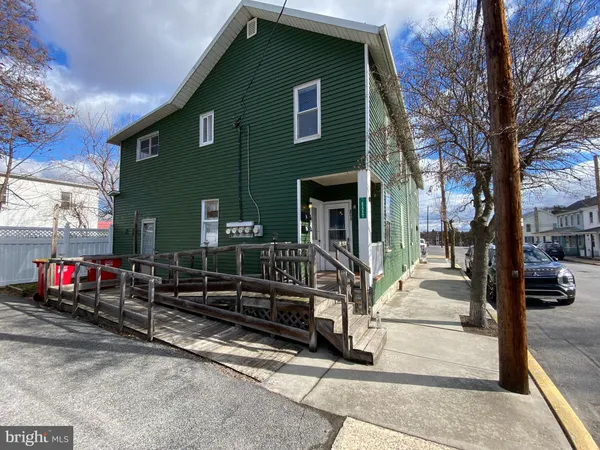 $1,095 | 9 East Big Spring Avenue, Unit 3, Newville, PA 17241