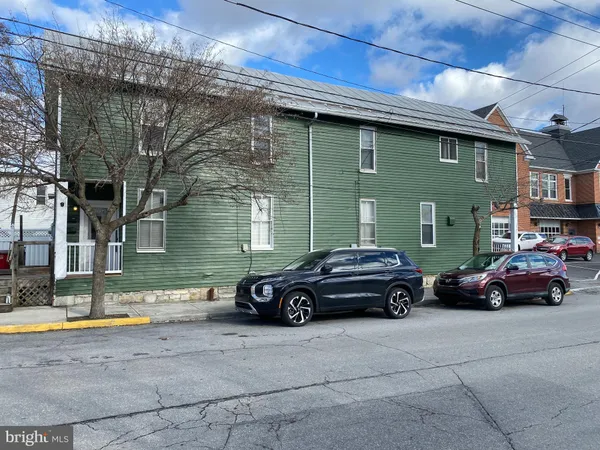 $1,095 | 9 East Big Spring Avenue, Unit 3, Newville, PA 17241