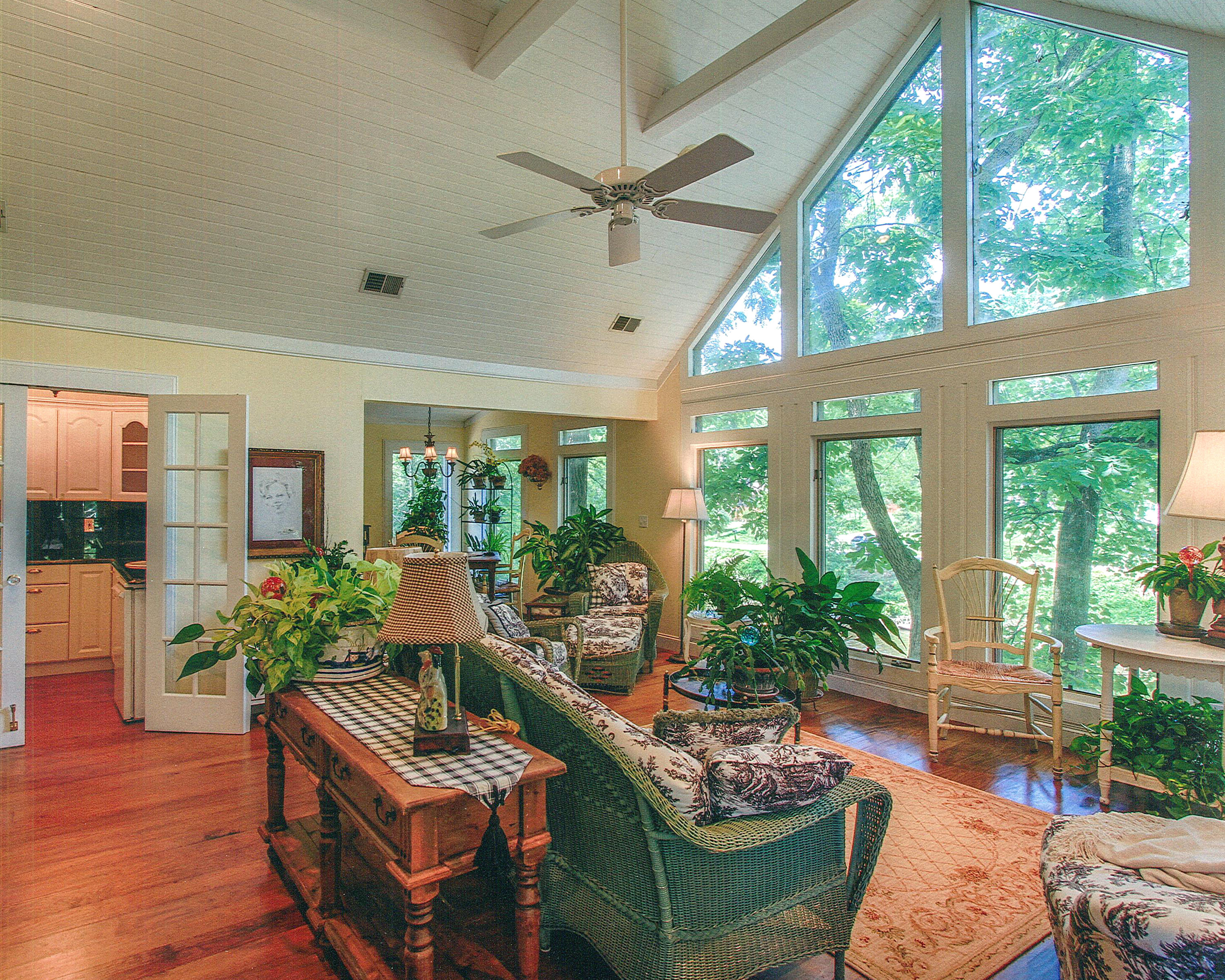 231 Riverview Road Townsend, TN 37882 - Photo 6 of 12 Sunroom_2