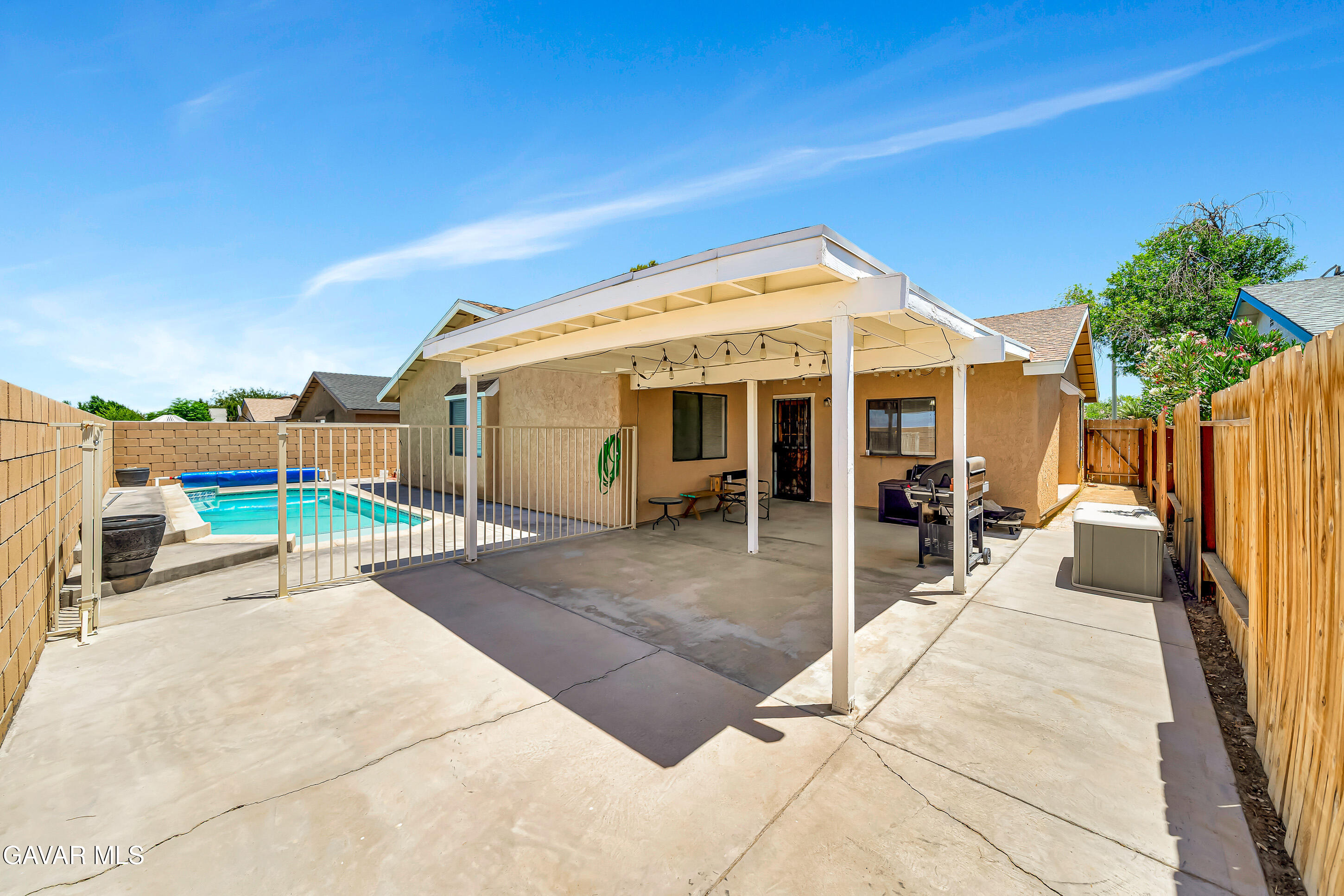 729 North Sunland Drive Ridgecrest, CA 93555 - Photo 44 of 52 a view of a patio with a table and chairs under an umbrella