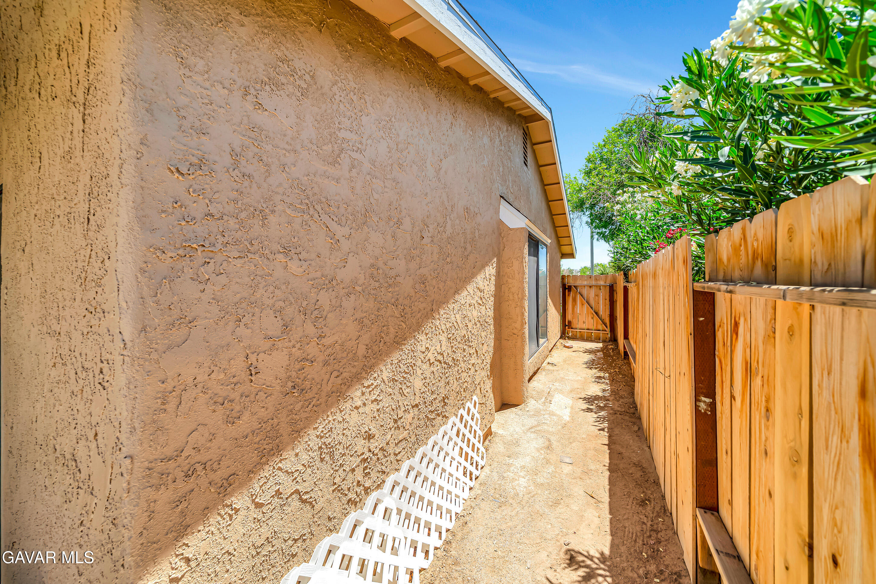729 North Sunland Drive Ridgecrest, CA 93555 - Photo 45 of 52 a view of a pathway with a yard