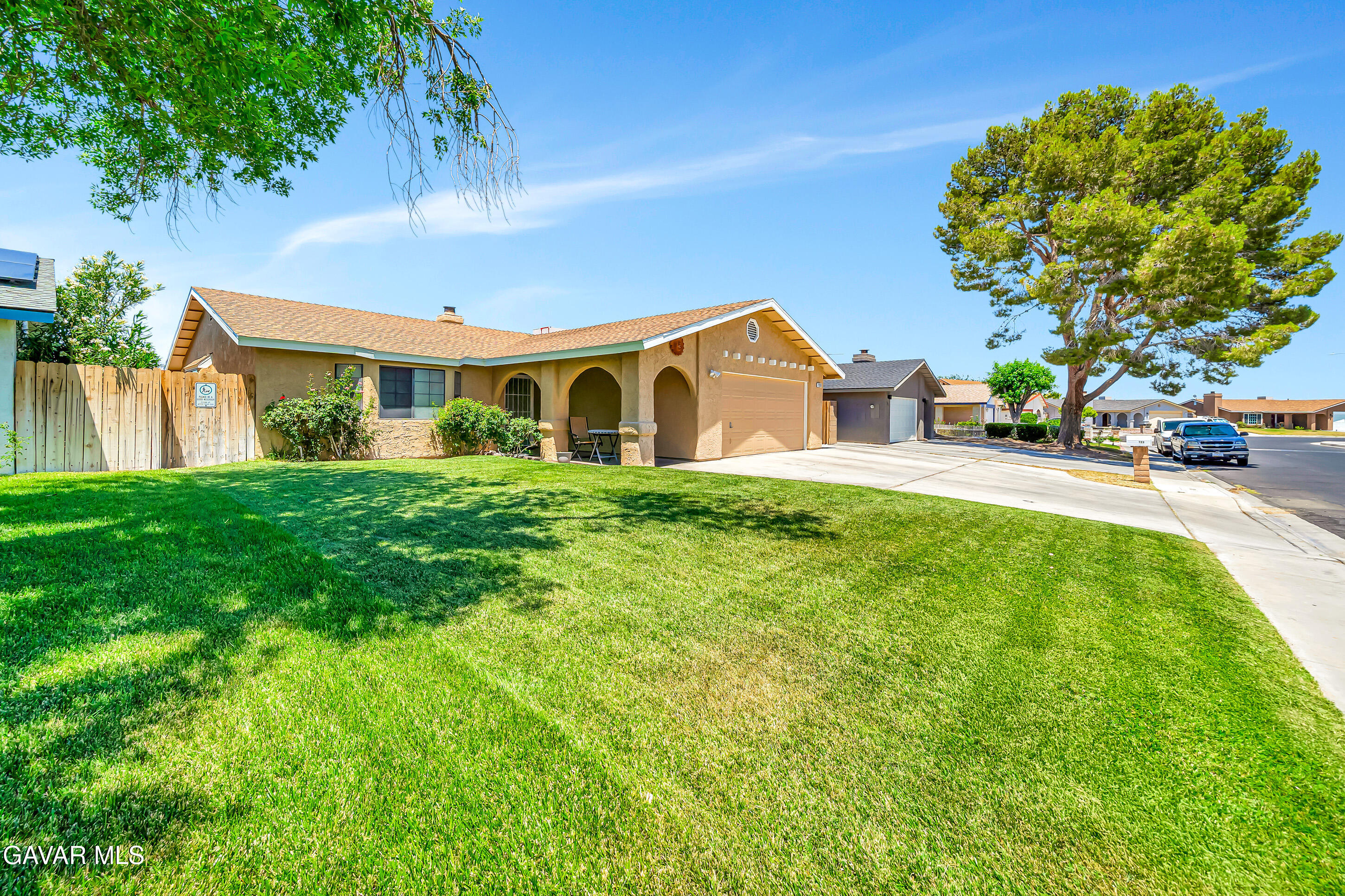 729 North Sunland Drive Ridgecrest, CA 93555 - Photo 50 of 52 a front view of a house with a yard