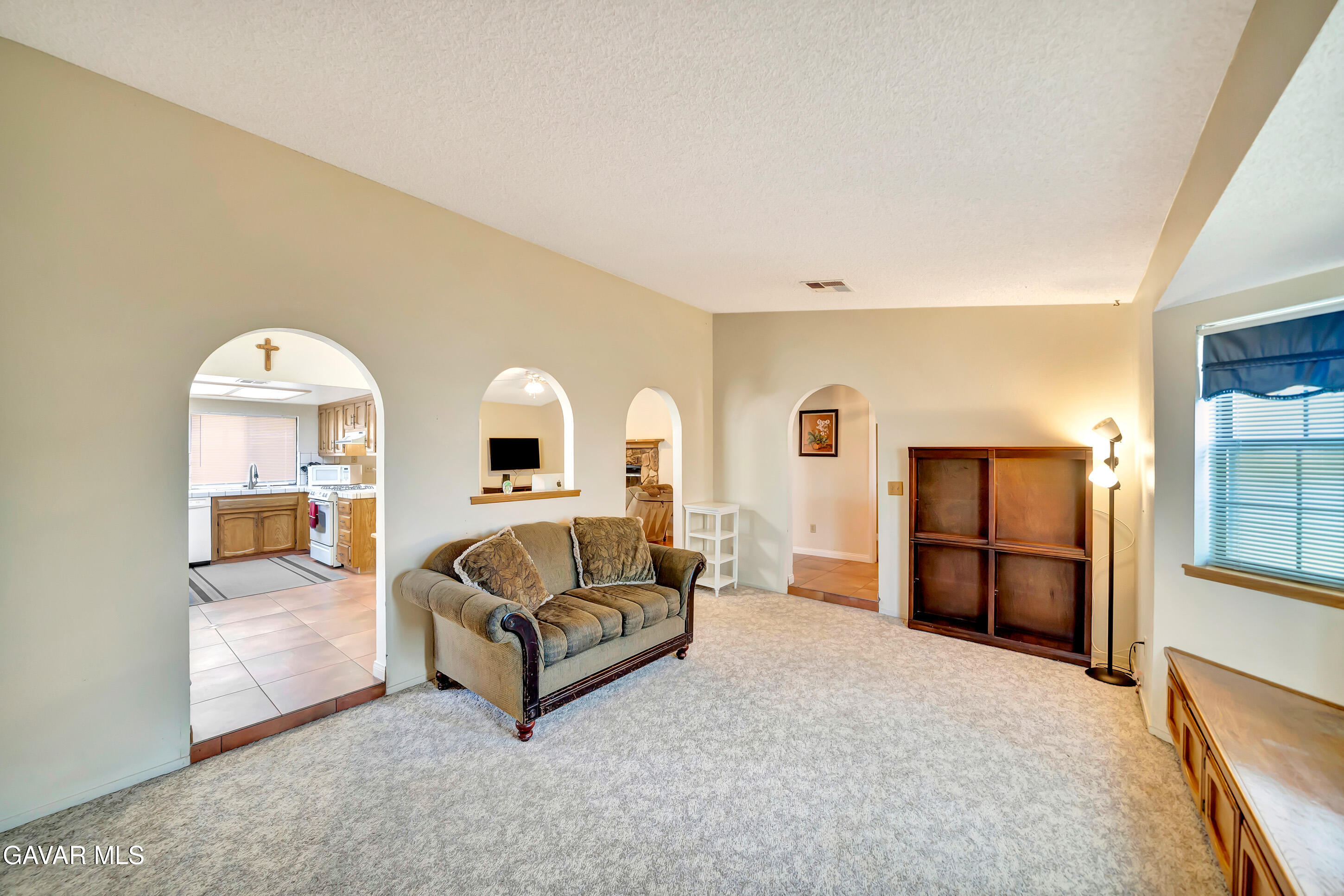 729 North Sunland Drive Ridgecrest, CA 93555 - Photo 9 of 52 a living room with furniture