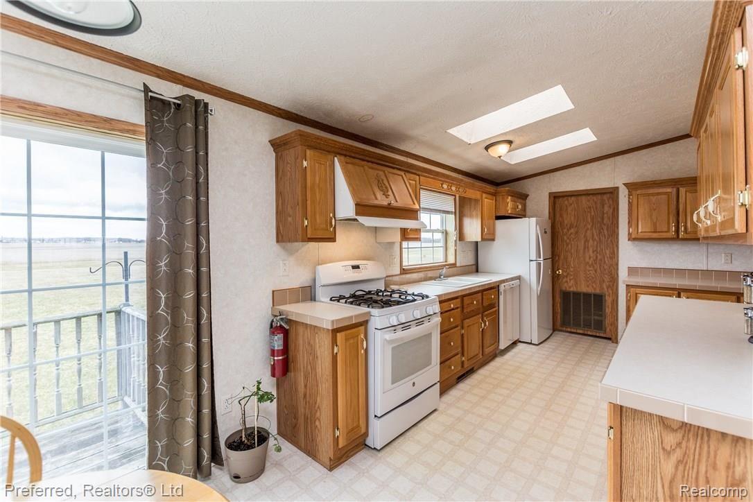 9384 South Nichols Road Gaines, MI 48436 - Photo 6 of 17 DSC_7572.jpg