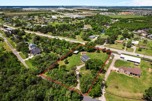 $549,900 | 5123 Cotton Lake Road, Cove, TX 77523