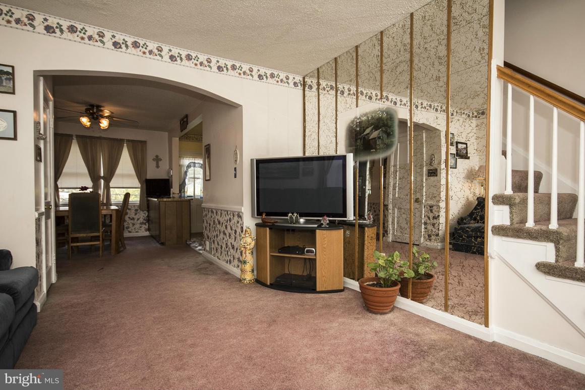 8309 Bon Air Road Baltimore, MD 21234 - Photo 4 of 22 Living Room