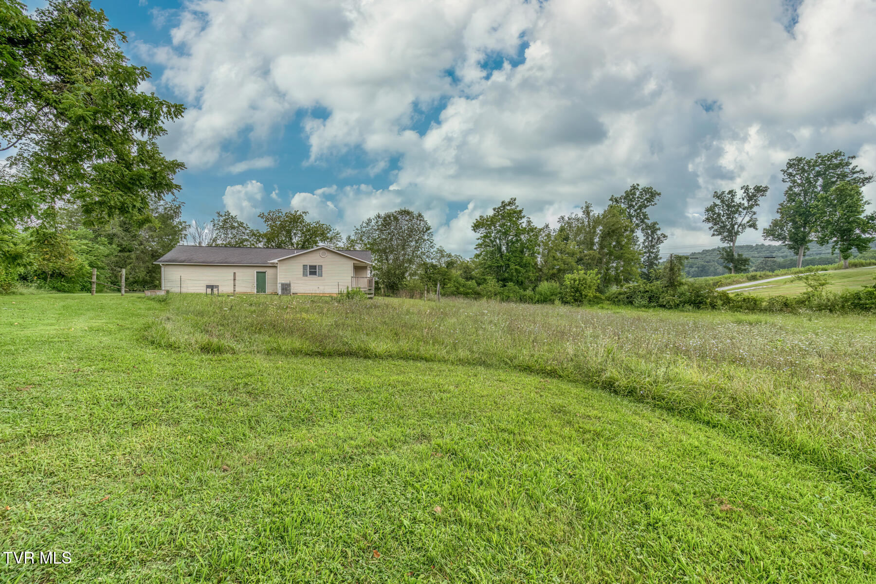 404 Pine Hill Road Bluff City, TN 37618 - Photo 33 of 35 404 Pine Hill Rd-34