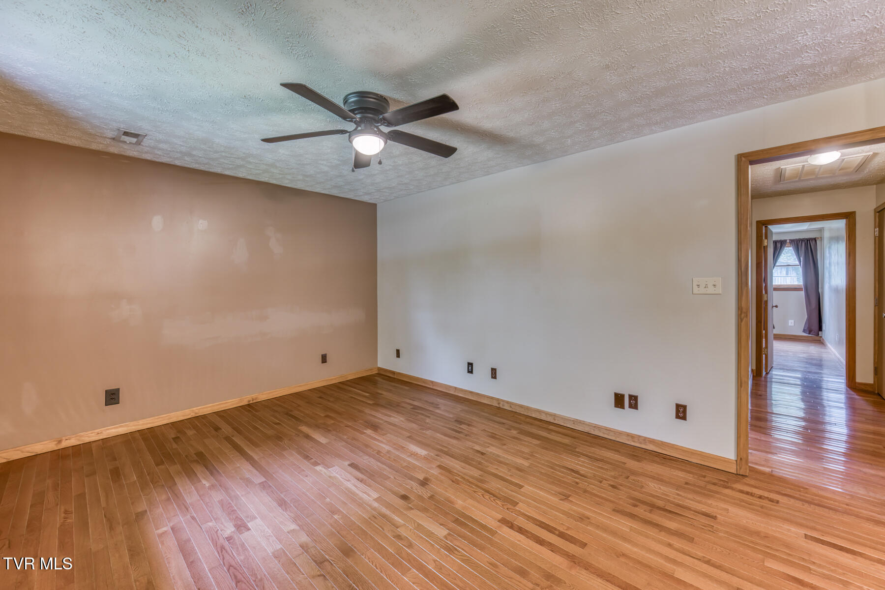 404 Pine Hill Road Bluff City, TN 37618 - Photo 8 of 35 404 Pine Hill Rd-8