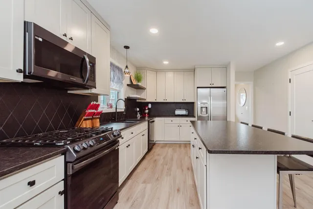 $599,000 | 220 Mast Road, Manchester, NH 03102