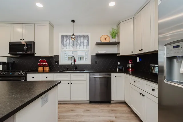 $599,000 | 220 Mast Road, Manchester, NH 03102