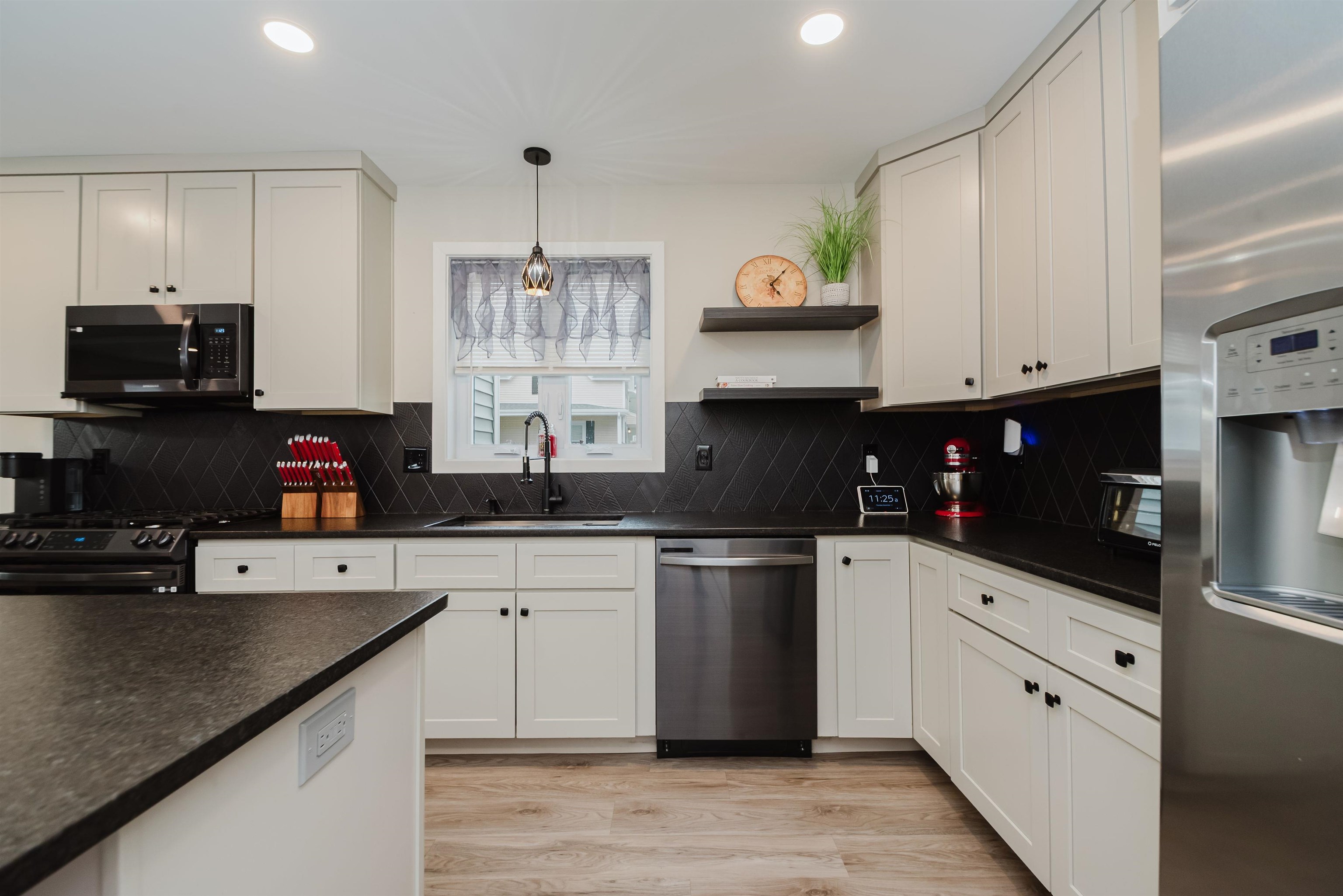 220 Mast Road Manchester, NH 03102 - Photo 7 of 32