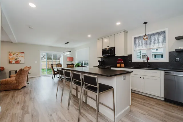 $599,000 | 220 Mast Road, Manchester, NH 03102