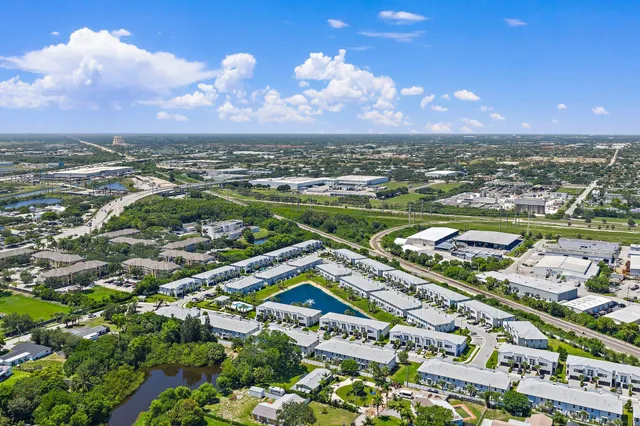 $425,000 | 5611 Enclave Drive, Mangonia Park, FL 33407