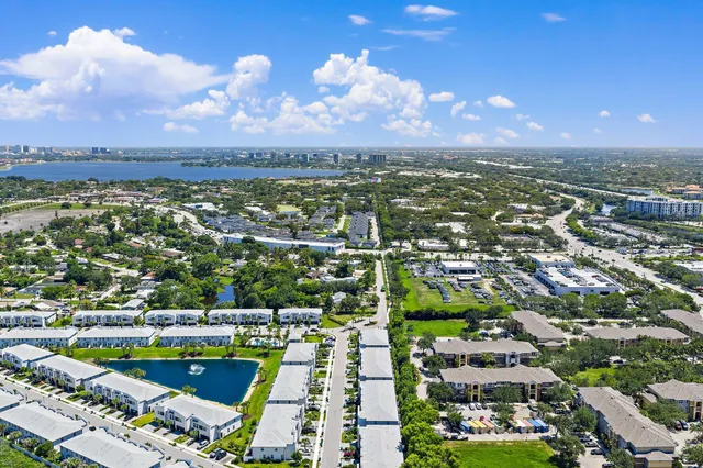 $425,000 | 5611 Enclave Drive, Mangonia Park, FL 33407