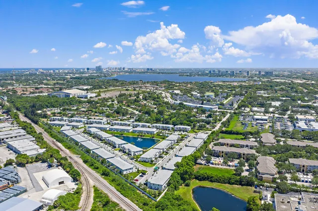 $425,000 | 5611 Enclave Drive, Mangonia Park, FL 33407