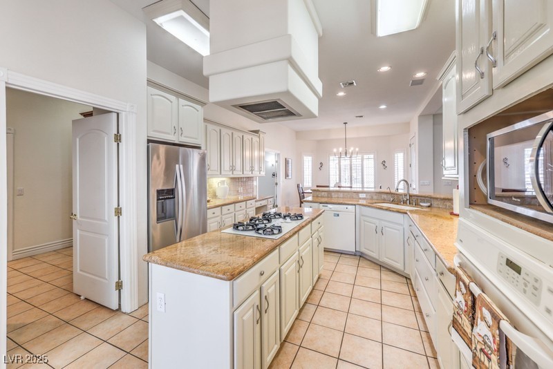 5884 Del Rey Avenue Las Vegas, NV 89146 - Photo 11 of 59 Kitchen