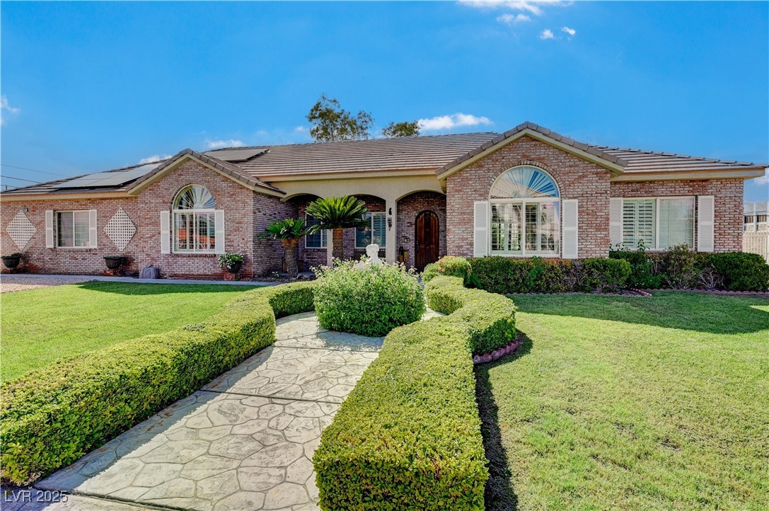 5884 Del Rey Avenue Las Vegas, NV 89146 - Photo 3 of 59 Front walkway