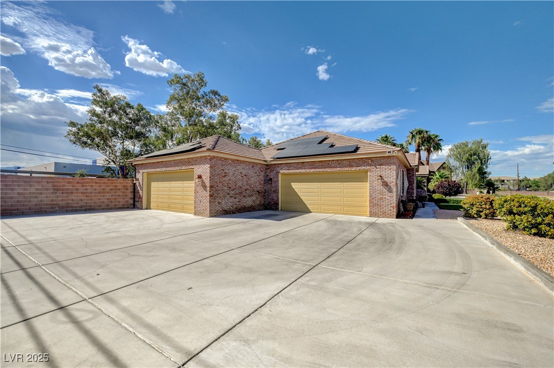 5884 Del Rey Avenue Las Vegas, NV 89146 - Photo 36 of 59 Four Car Garage
