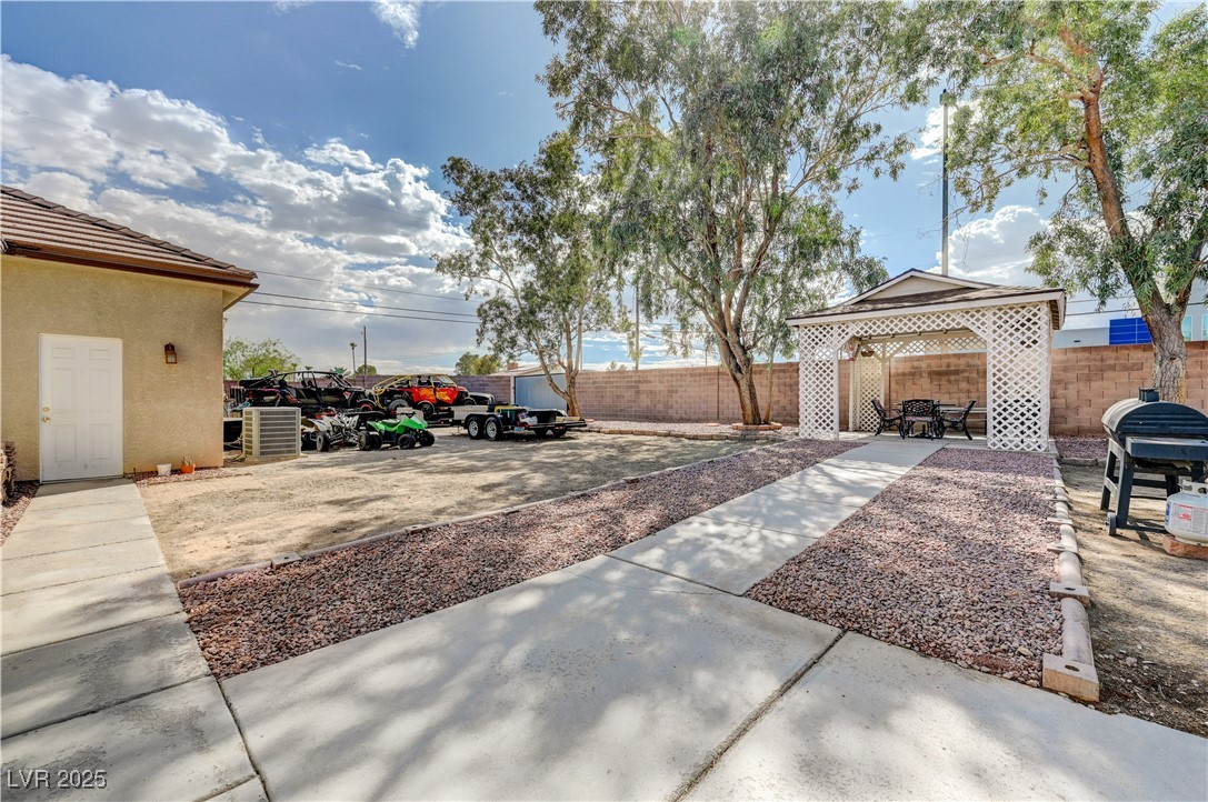 5884 Del Rey Avenue Las Vegas, NV 89146 - Photo 42 of 59 Backyard