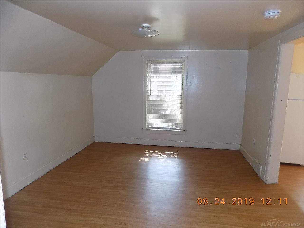 149 Clinton Street, Unit UPPER Mount Clemens, MI 48043 - Photo 5 of 9
