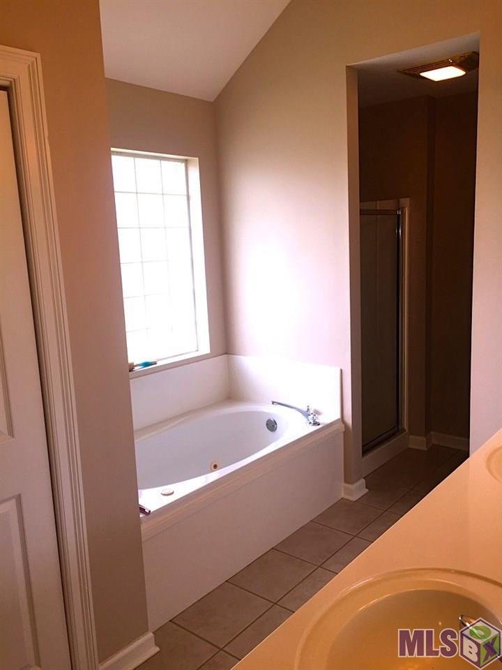 17511 Christopher Crossing Drive Baton Rouge, LA 70817 - Photo 9 of 10 Gallery Image 9